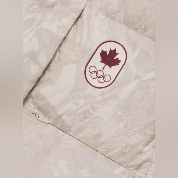 LULULEMON Team Canada Women's Down Jacket - Size 4 - Picture 4 of 6